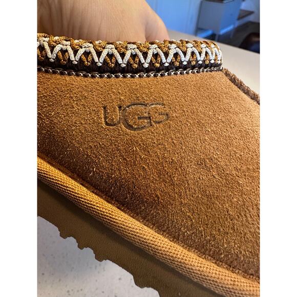 UGG Big Kids Size 2 Tasman Slipper in Chestnut Great Condition - Picture 3 of 12